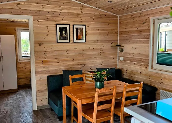 Letniskowy Nad Jeziorem W Ow Bachus Do 6 Osob Prázdninový dům *